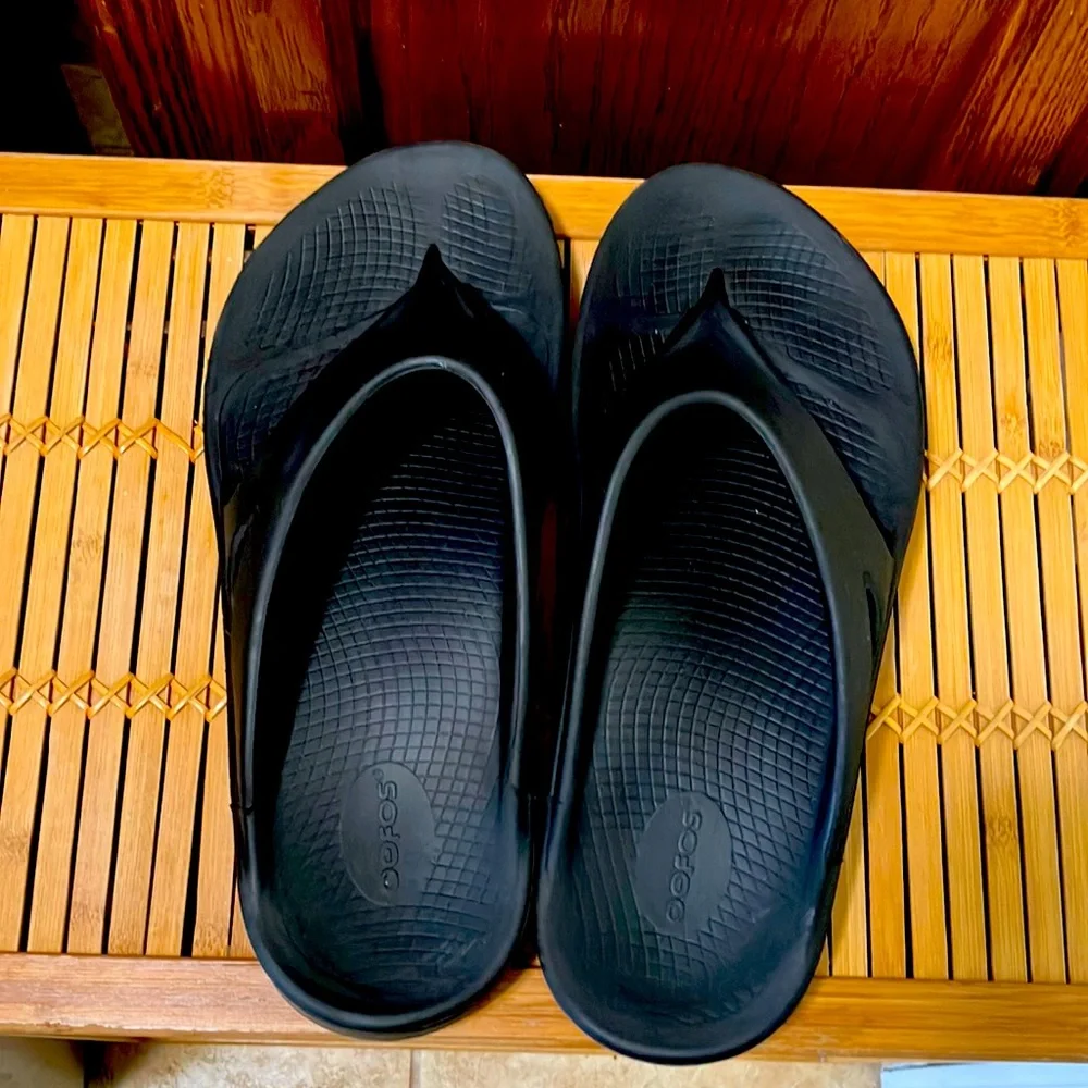 🖤🚶‍♂Oofos Black Toe Post Recovery Sandals Great Arch Support Sz M-13 W-15